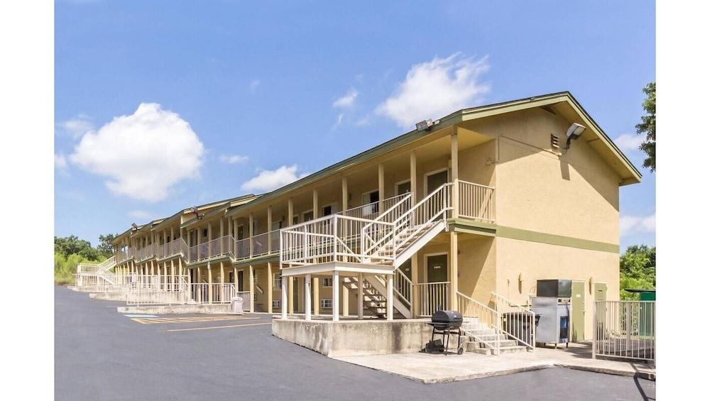 Hillview Inn At Six Flags Fiesta Σαν Αντόνιο Εξωτερικό φωτογραφία