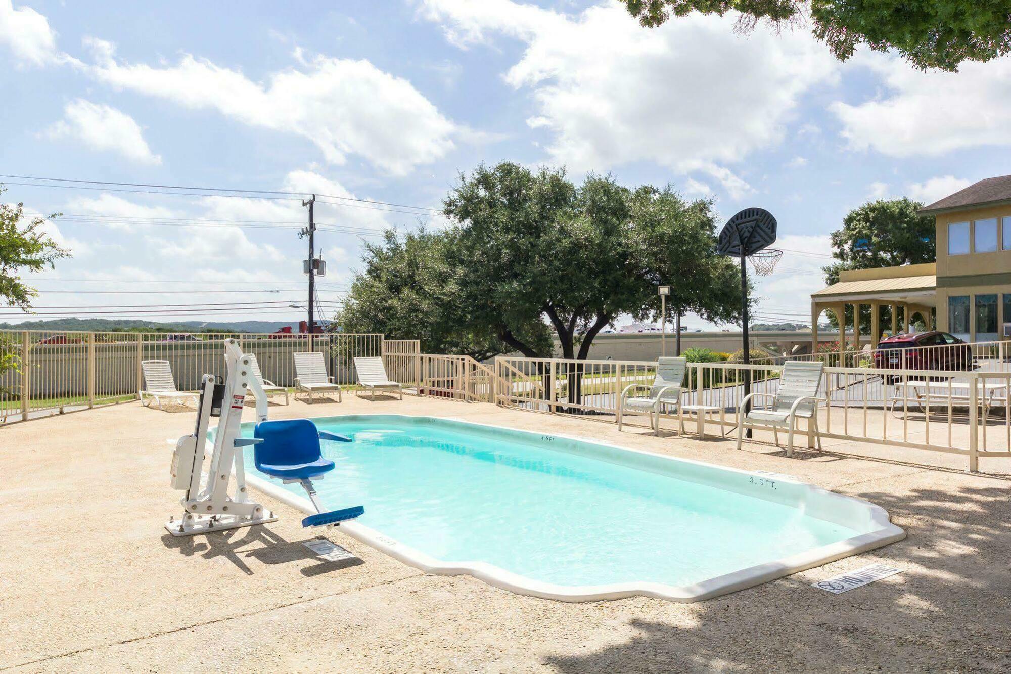 Hillview Inn At Six Flags Fiesta Σαν Αντόνιο Εξωτερικό φωτογραφία